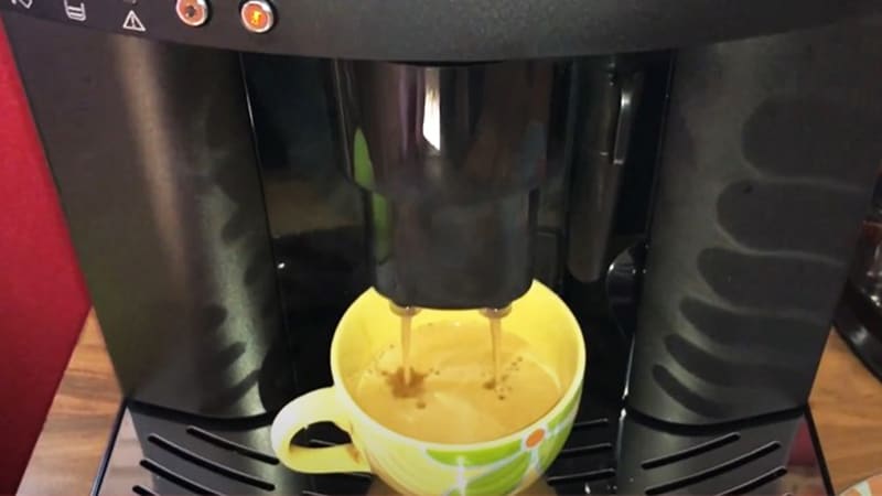 DeLonghi Espresso Machine Grinding