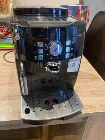 Delonghi Magnifica S in black