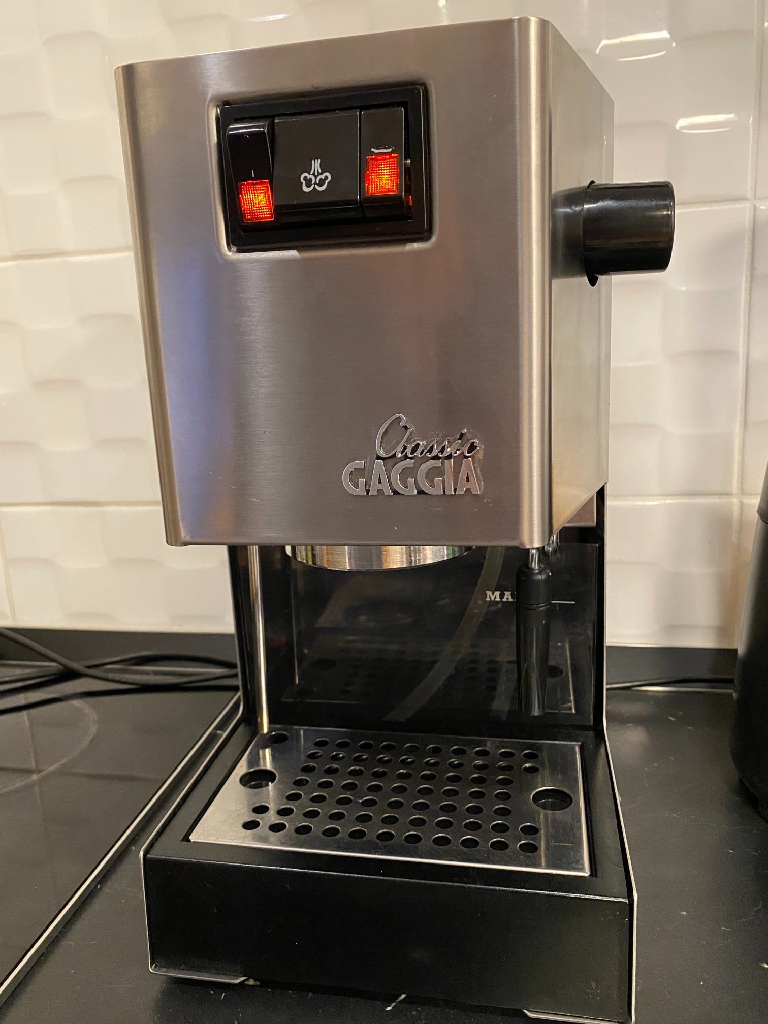 Gaggia Classic boasts of its 15 bars pump system