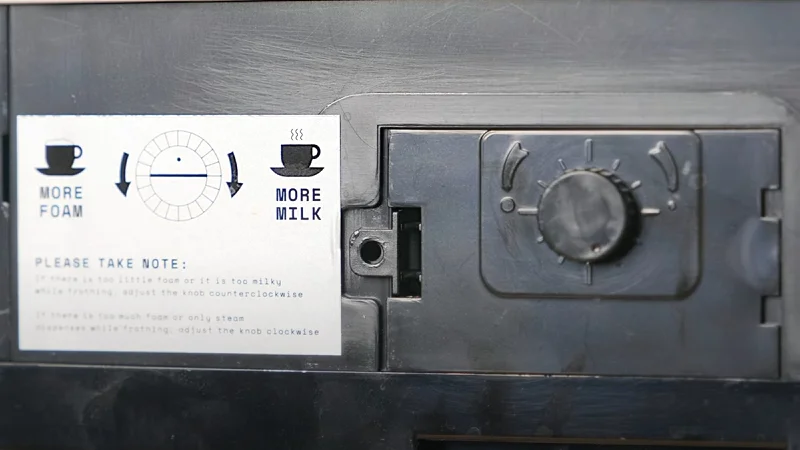 the terra kaffe allows you to adjust the milk foam's texture