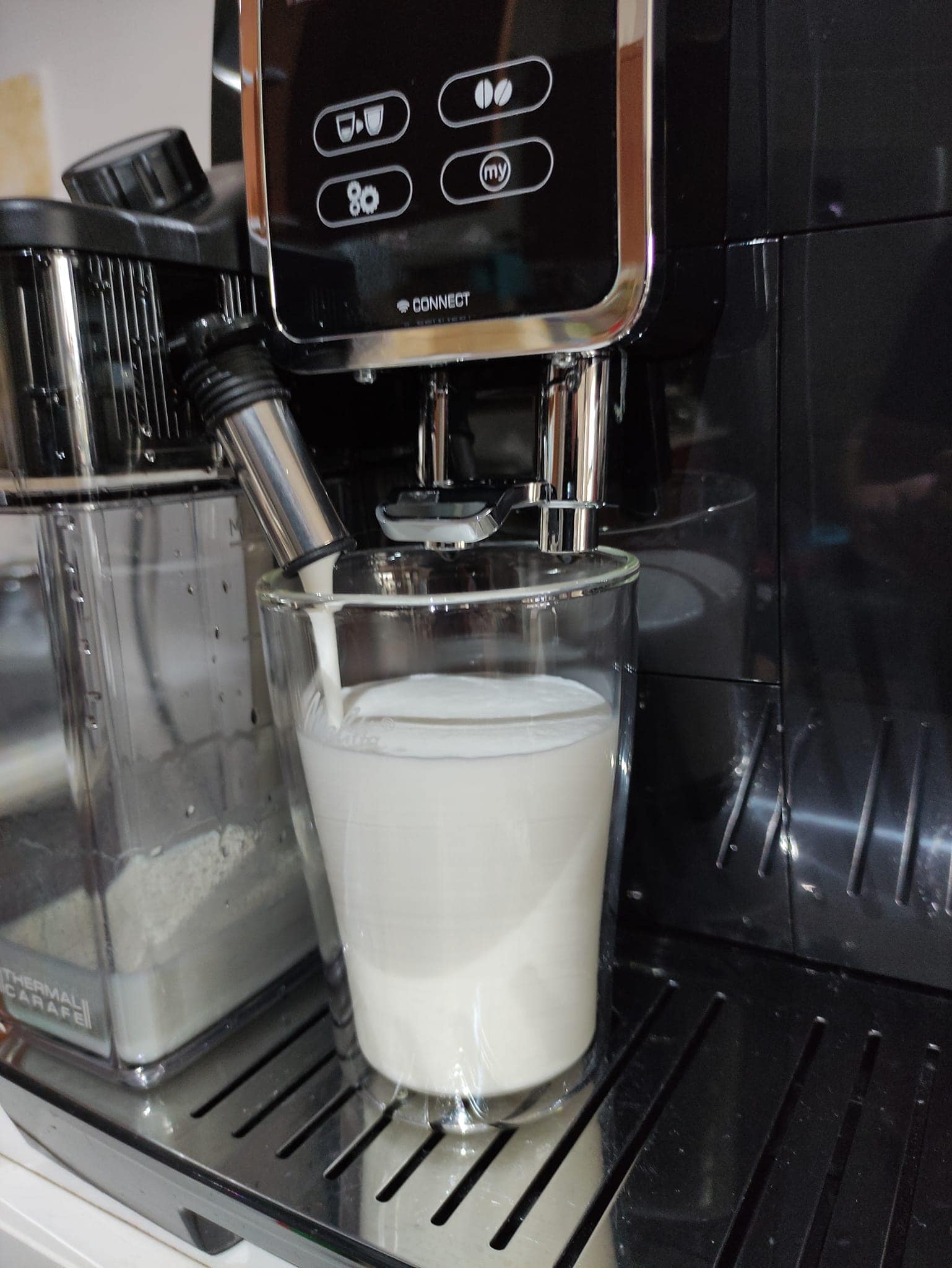 Delonghi Dinamica Plus 370.85: Milk System