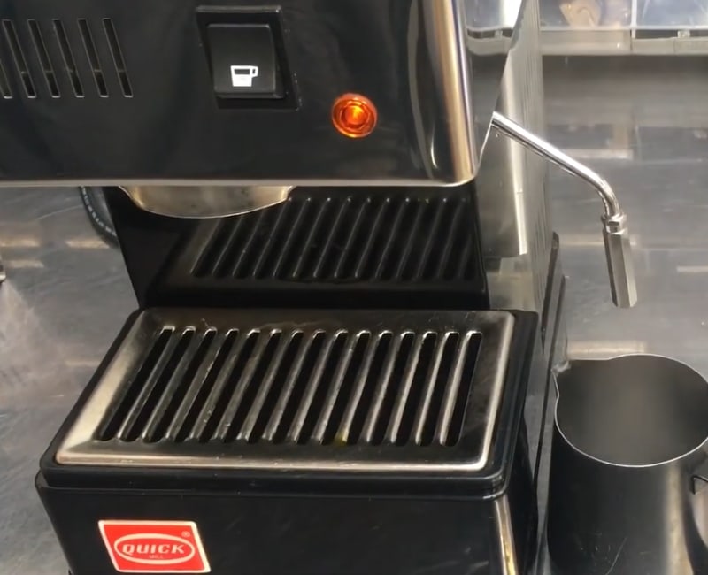 Quickmill 820 uses a Thermoblock to brew water