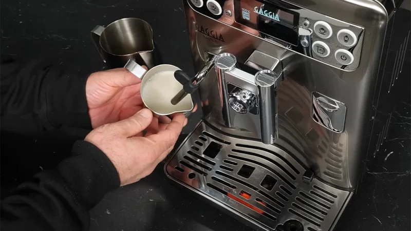 the gaggia babila also has the option to steam milk manually