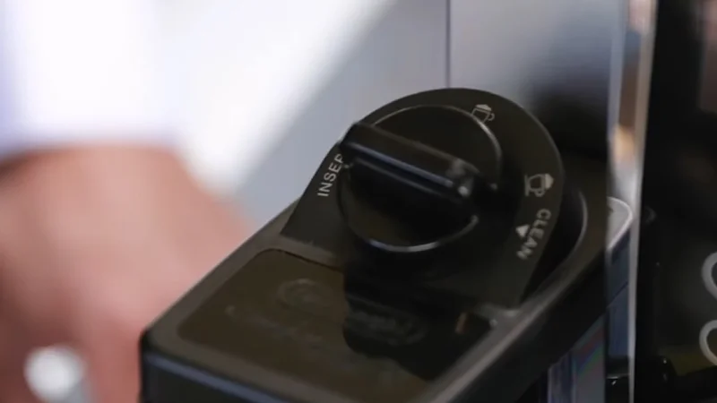 you can adjust the amount of milk foam by turning a knob