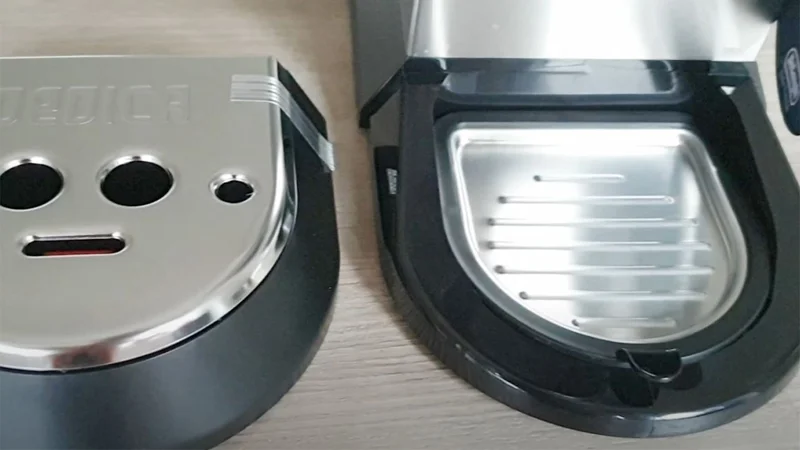 the ec685 boasts a double drip tray